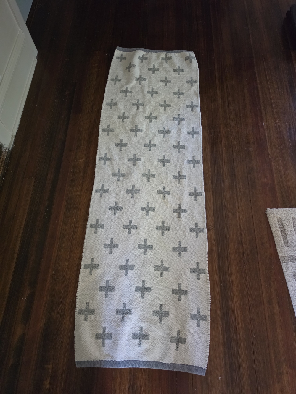 Neutral Cross Pattern Runner Rug - Gray on Cream